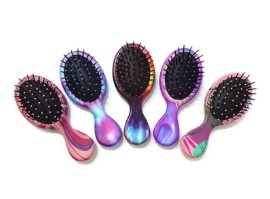 แปรง Detangling คืออะไร? เพราะเหตุใด อย่างไร และควรเลือกประเภทใดเพื่อให้ผมมีสุขภาพดีขึ้น
